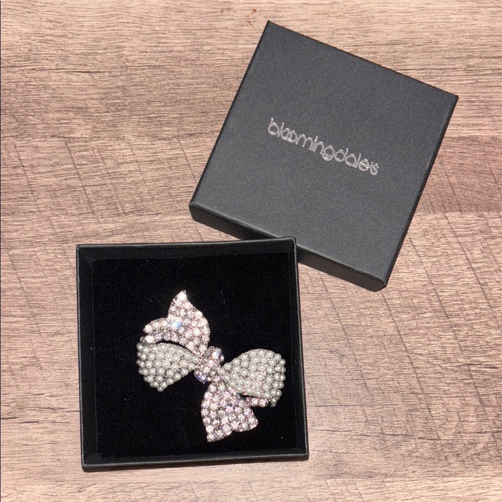 NEW Bloomingdale's Silver Bow Brooch